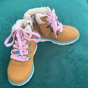 NWOT Dr. Scholl's Kids Boots in Tan and Teal